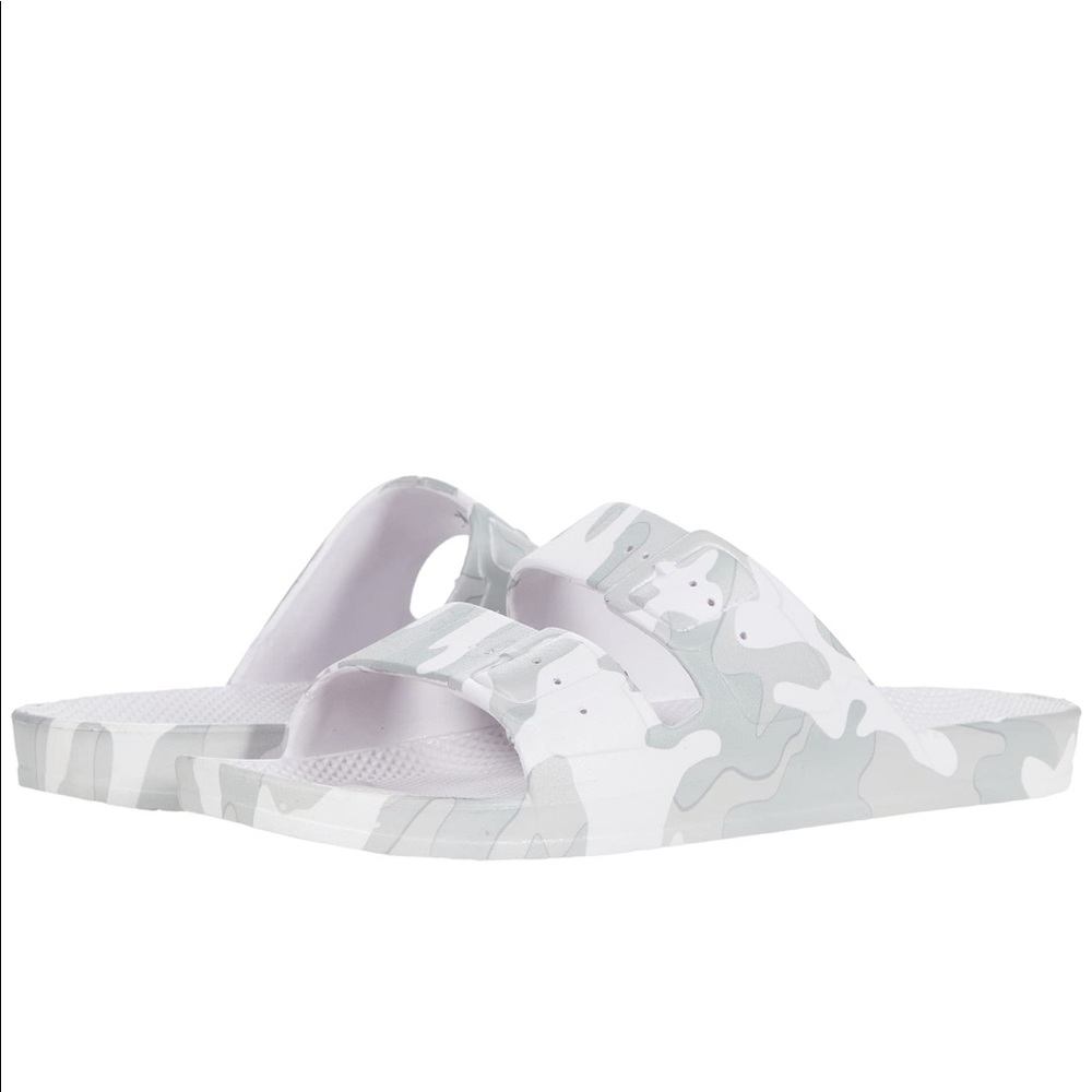 NEW Steve Madden Camo Sandals